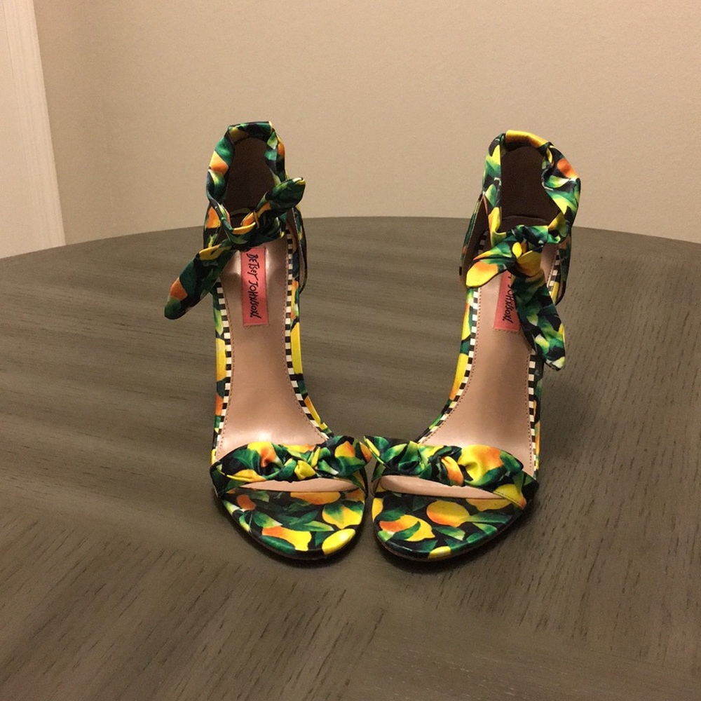 Ankle strap sandal (worn once in box)